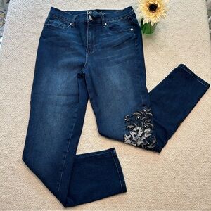 DG2 by Diane Gilman Virtual Stretch Skinny Jean size 10 floral embroidered